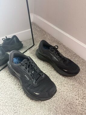 Brooks Adrenaline GTS 23 Women’s Black Athletic Shoes Size 7 Wide D